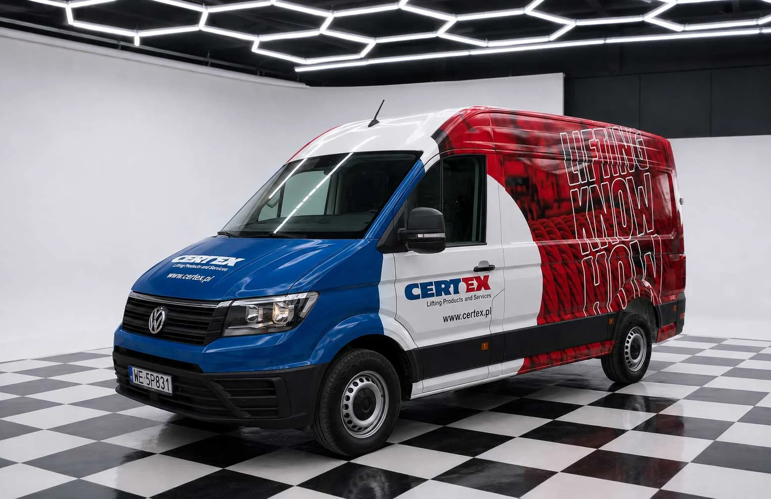 Projekt reklamy na samochód Szczecin – full wrap busa dostawczego w firmowych barwach