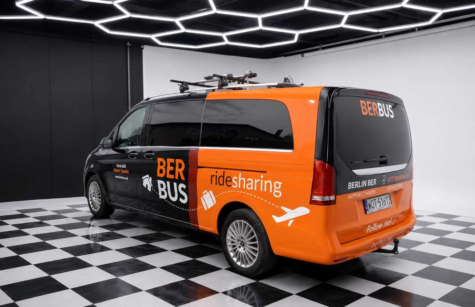 Full wrap samochodu dostawczego Szczecin – oklejenie busa firmy transportowej
