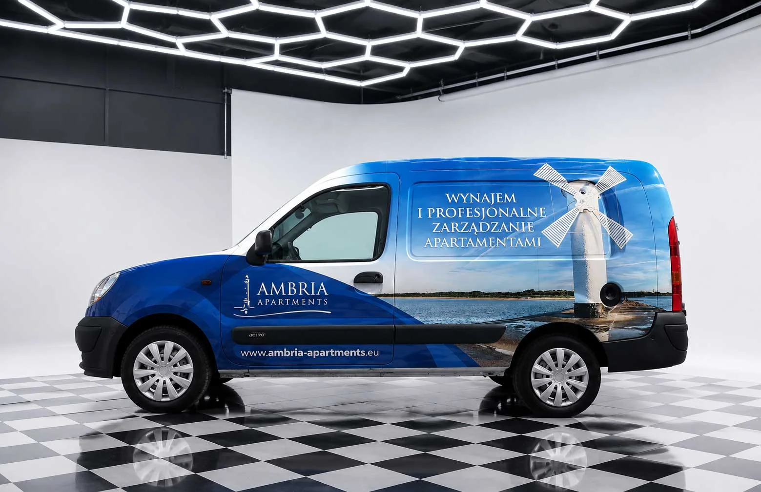 Full wrap samochodu Szczecin – auto firmowe zamiast białego, anonimowego pojazdu
