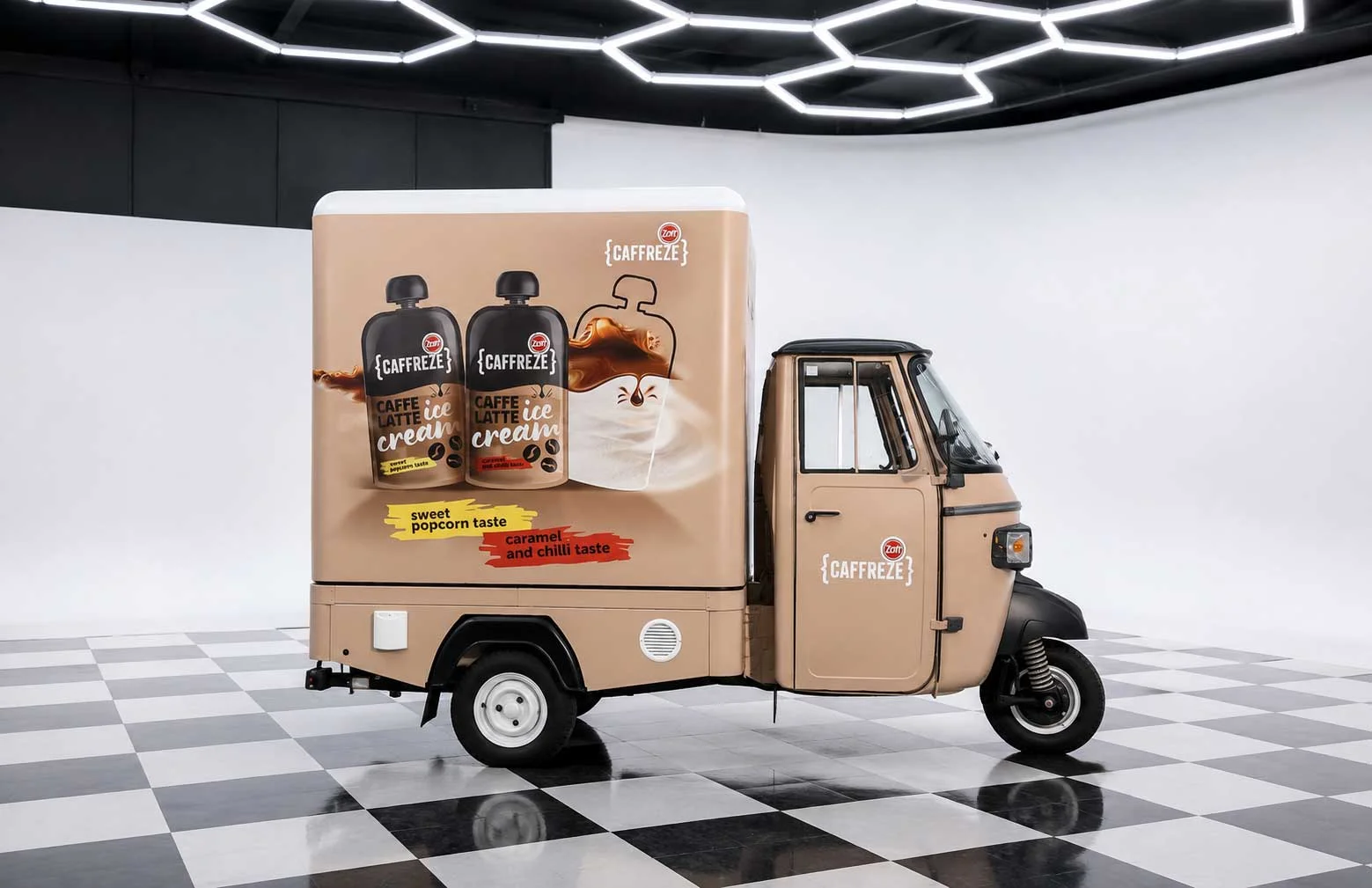 Oklejamy pojazdy w Szczecinie – oklejony food truck z grafiką reklamową